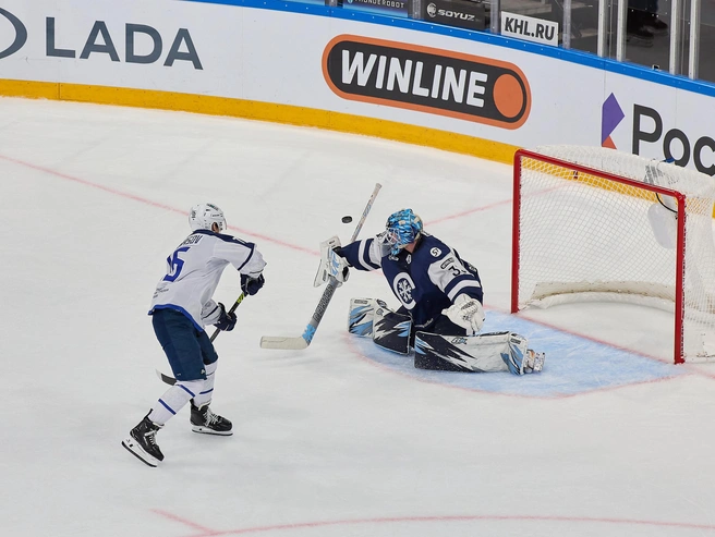 Матч закончился со счетом 3:4 в пользу гостей. | Источник: Александр Ощепков / NGS.RU