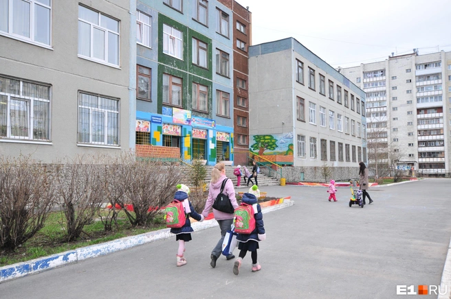 В ГИБДД хотят полностью убрать самокатчиков от школ, особенно в людных местах возле них | Источник: Артем Устюжанин / E1.RU