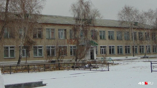 Родители возмущены, что закрыли школу | Источник: Жители села Большая Рига