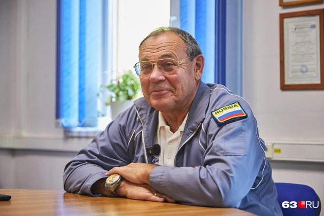 —&nbsp;Родители были железнодорожниками. Я окончил куйбышевский политех и по распределению уехал в Сибирь. Прошел там путь от слесаря до директора предприятия | Источник: Роман Данилкин / 63.RU