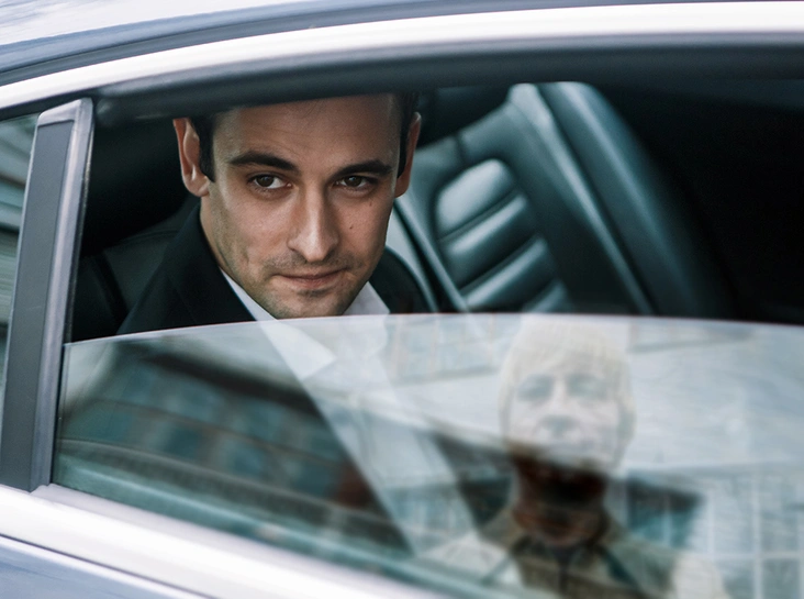 Риналь Мухаметов в фильме "Временные трудности"