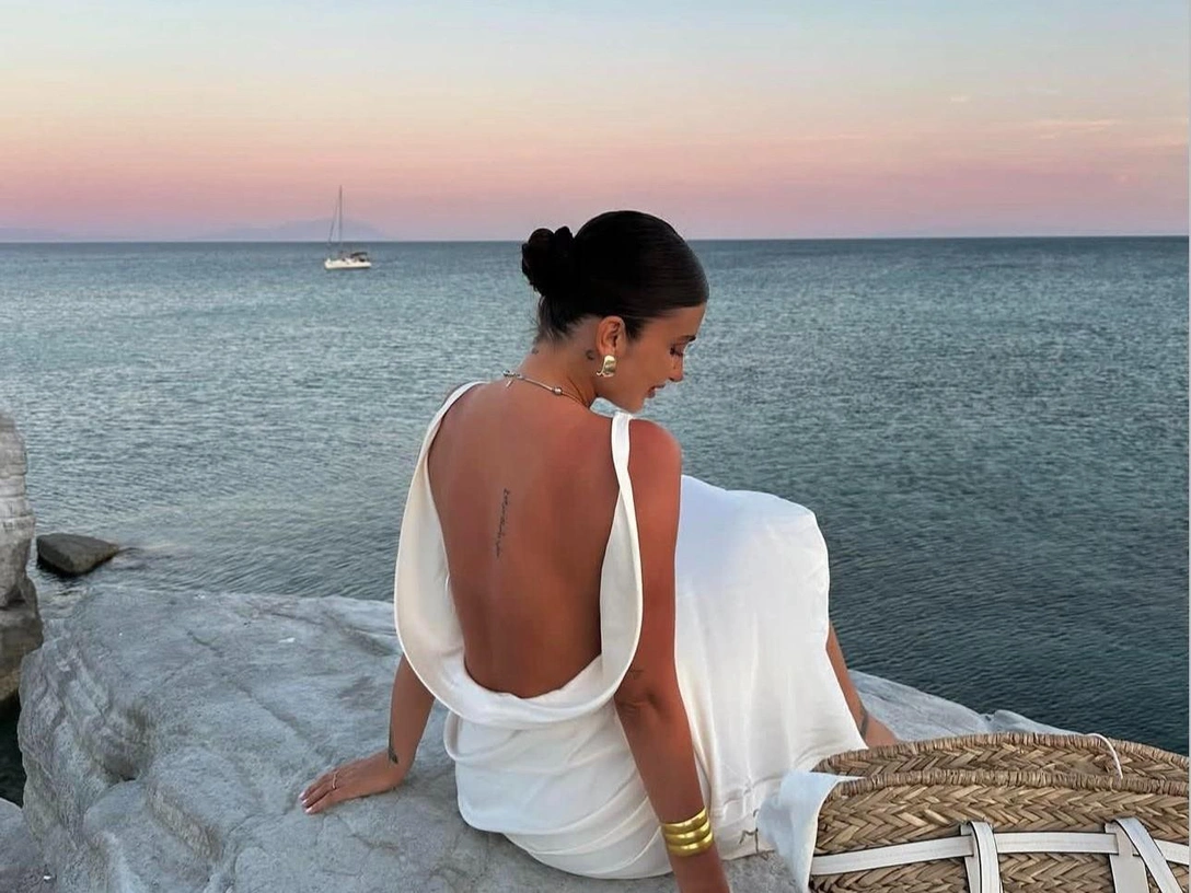 10 лучших масел для тела с эффектом мерцания, в которые вы влюбитесь | marieclaire.ru