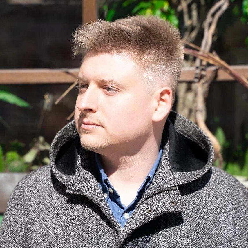 <p>Евгений Валиков</p>