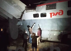 7 человек погибли и более 60 пострадали: мост рухнул на поезд в Брянской области