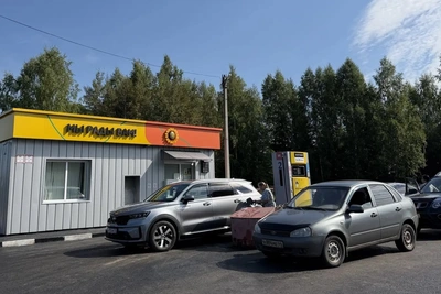 Сергей Ситников заехал на АЗС Роснефти между Боговарово и Вохмой