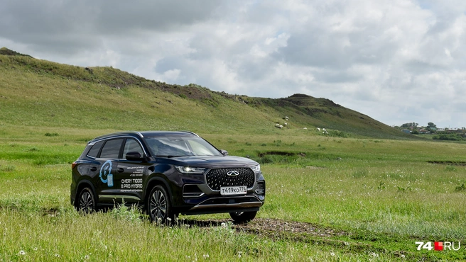 У последовательно-параллельного гибрида Chery Tiggo 8 очень сложная трансмиссия, и как будто это неоправданно: ни по динамике разгона, ни по экономичности он не произвел впечатления | Источник: Артем Краснов