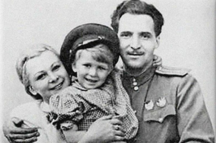 Фото №1 - «Просто ты умела ждать, как никто другой!»: как угасла звезда «советской Марлен Дитрих»