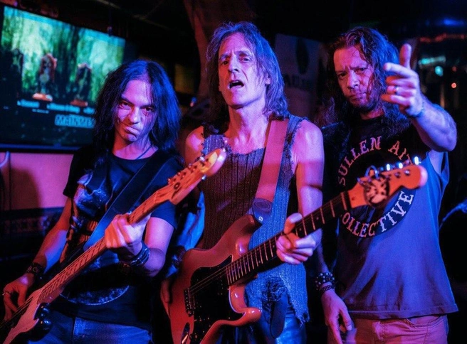 Музыкант играл на одной сцене со Стивеном Тайлером из Aerosmith | Источник: ALEX CARLIN BAND / Vk.com