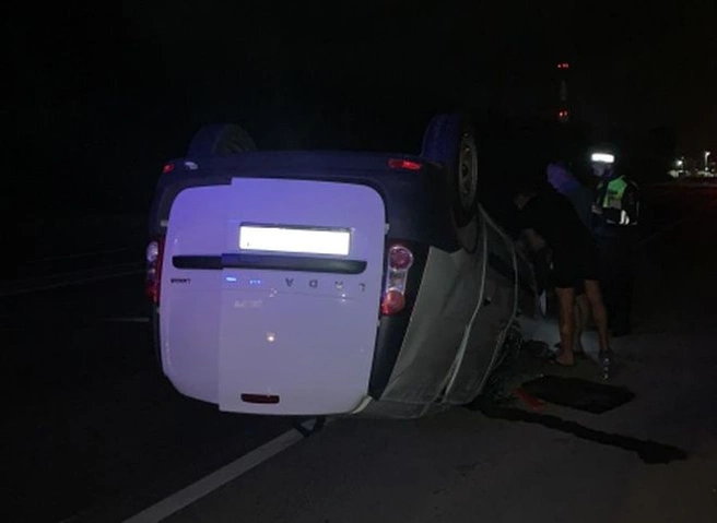 На трассе М5 под Рязанью опрокинулась Lada, пострадали два человека | ya62.ru
