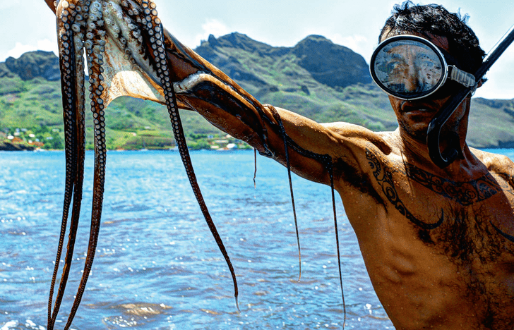 Остров вне времени: как живут татуированные с головы до ног аборигены атолла Нуку-Хива