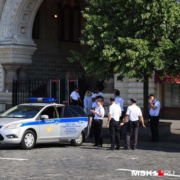 За порядком на Красной площади следят сотрудники полиции | Источник: Татьяна Спиридонова / MSK1.RU