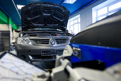 Messenger scammers invent customs, fees, deposit payments until victim is broke