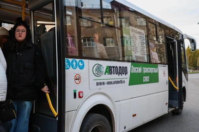 Bus Branding in Omsk May Increase Fares, Carrier Explains