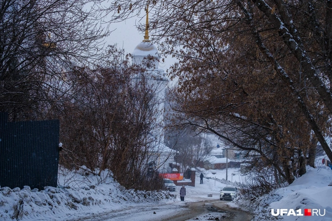 Крутой холм, машинам тяжело подниматься | Источник: Булат Салихов / UFA1.RU