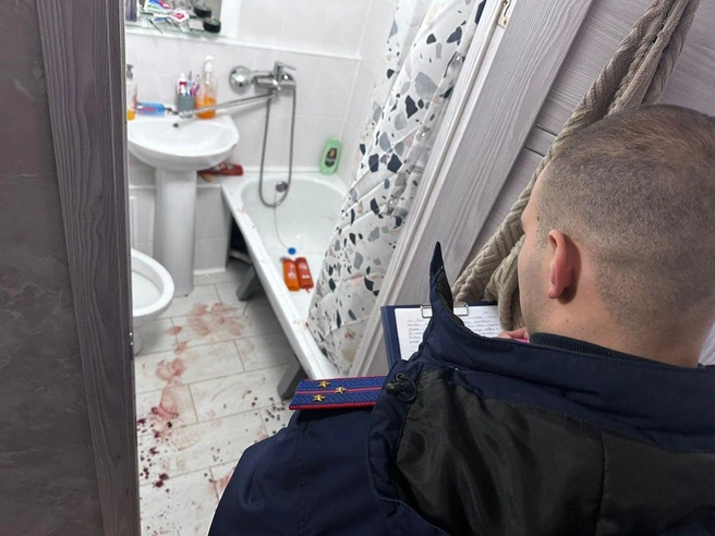 Вся ванная комната в квартире тоже в крови | Источник: Следственный комитет Свердловской области 