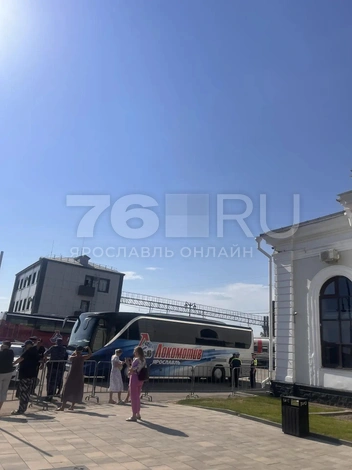 Автобус ждет команду  | Источник: Кристина Геворкян / 76.RU 