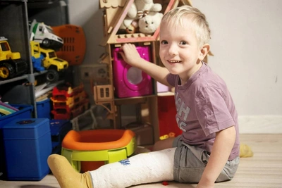 Петербуржец Илья нуждается в помощи для курса реабилитации