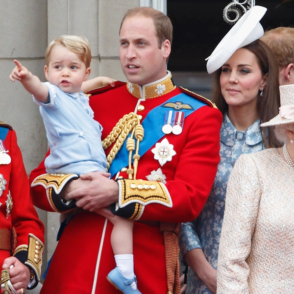 От Дианы до Кейт Миддлтон: самые яркие «балконные» кадры Trooping The Colour