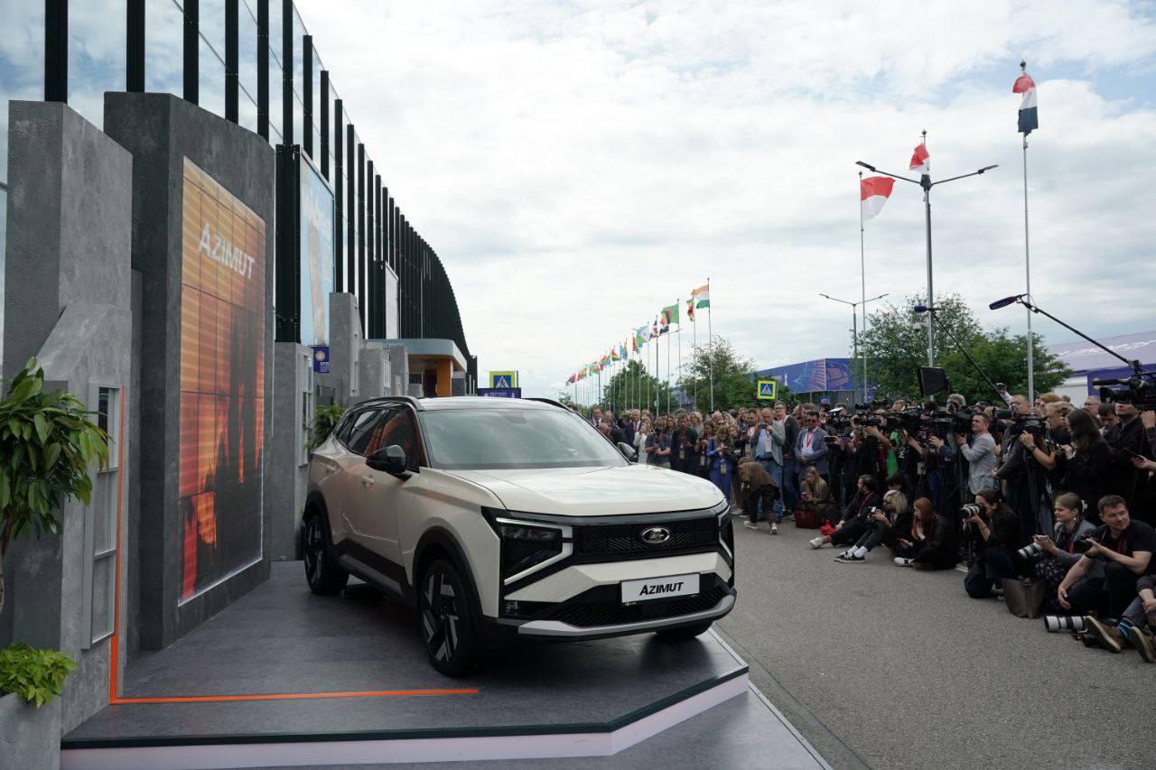 Первый кроссовер за почти 30 лет: новую модель АВТОВАЗа показали на ПМЭФ