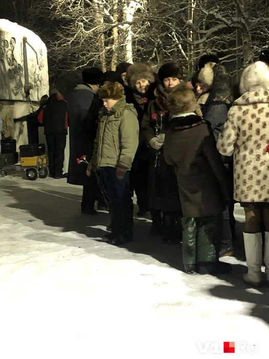 Съемки длились долго, и даже цветы не выдерживали заморозков | Источник: Максим Шуваев