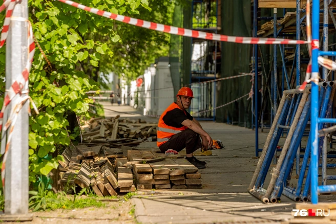 Перерывы в работе проходят в теньке | Источник: Кирилл Поверинов / 76.RU