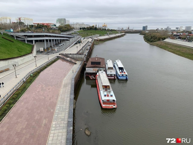 С наступлением осени пусть медленно, но уровень воды в Туре начал расти. Проблема с ее обмелением остается актуальной | Источник: Никита Кифорук / 72.RU