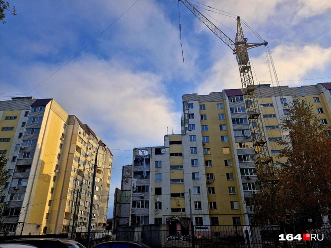 Летом у дома стояли «скорые» и МЧС — это единственное отличие с сегодняшним днем | Источник: Виктория Федорова / 164.RU