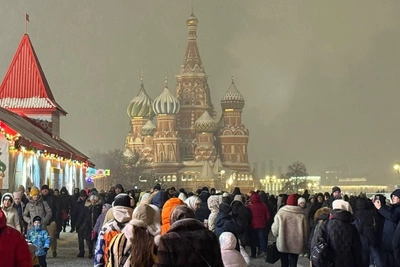Толпы на Красной площади в сочельник 6 января
