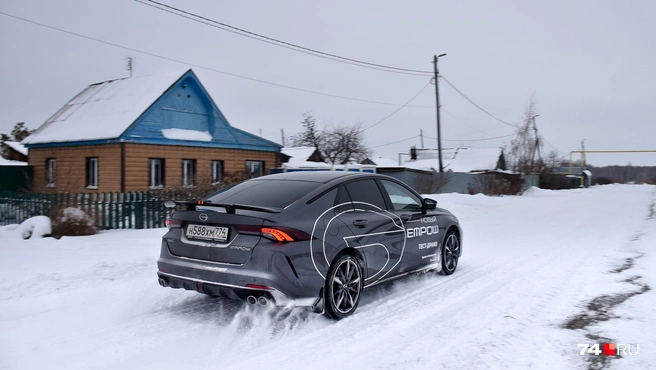 По паспорту автомобиль разгоняется до 100&nbsp;км/час менее чем за 7 секунд | Источник: Артем Краснов