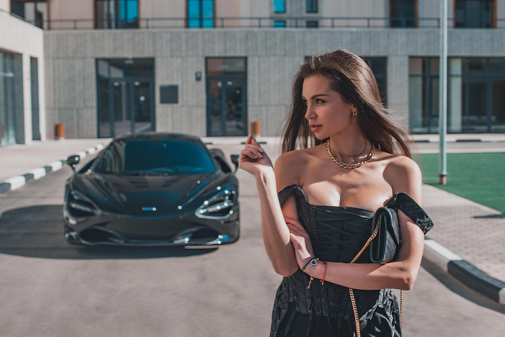 Красивый автоспорт: Кристина Бусто, пилотесса дрэг-рейсинга, — про скорость, страсть и эмоции