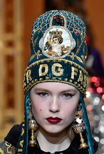 5 деталей коллекции Dolce & Gabbana FW18-19, которые заденут чувства верующих
