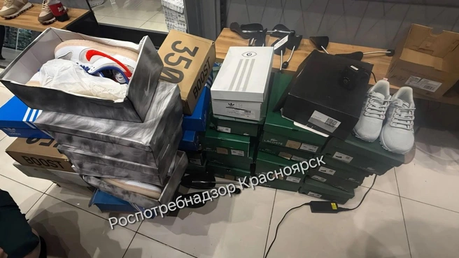 Всю эту обувь арестовали | Источник: Роспотребнадзор Красноярск / MAX