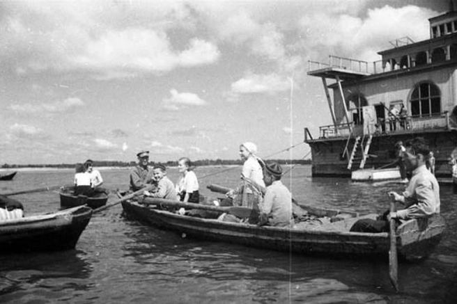 Члены охото-рыболовной секции спортобщества «Большевик». Август 1946 года | Источник: фотофонд Самарского областного госархива социально-политической истории