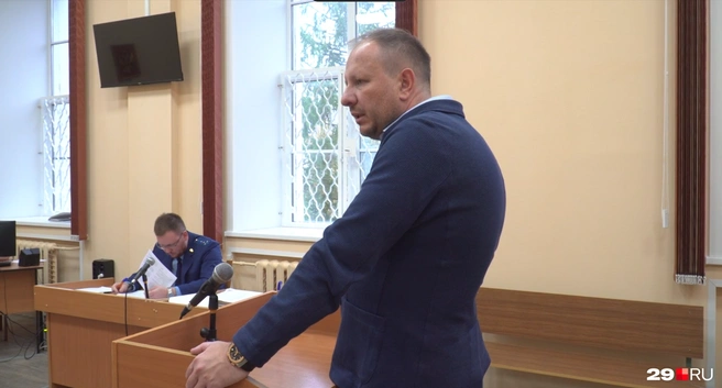 Ранее Водовозов давал показания: он говорит, что с него требовали деньги | Источник: Кристина Полевая