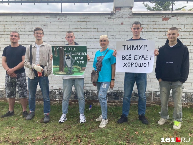 Преподаватель и друзья Тимура выступали в поддержку юноши | Источник: Юлия Холматова