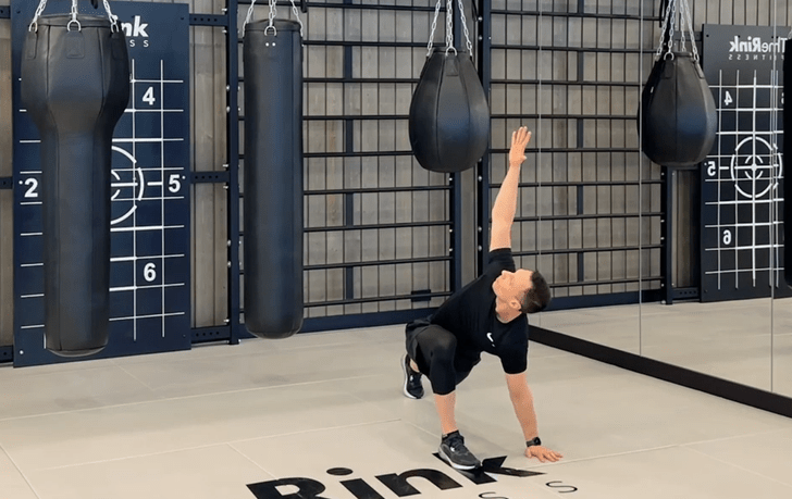 Видео: отличное упражнение для верхней части спины