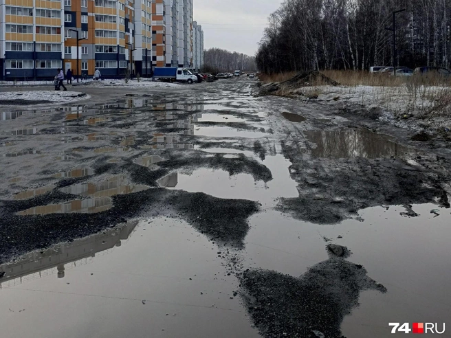 Так дорога выглядела в апреле | Источник: читатель 74.RU