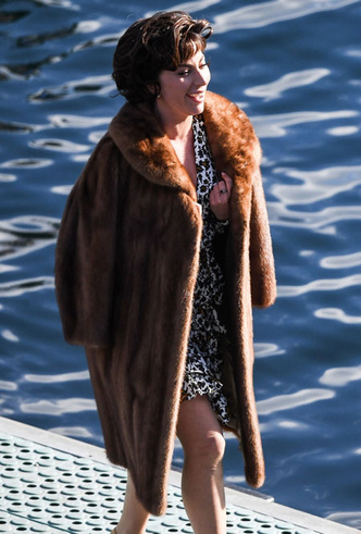 Леди Гага на озере Комо