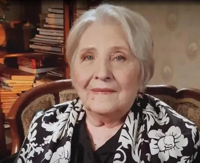 Сестра актрисы Наталья Катаева посвятила благополучию Нонны Викторовны свою жизнь. Кадр из программы «Пусть говорят», Первый канал | Источник: Кадр из программы «Пусть говорят», Первый канал