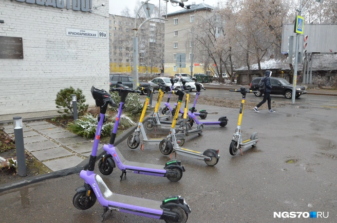 На улице всего +1, поэтому самокаты у томичей не в почете | Источник: Мария Лобанова / NGS70.RU