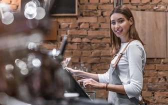 Не больше ₽54 тысяч в месяц: в каких трех отраслях в России самые низкие зарплаты