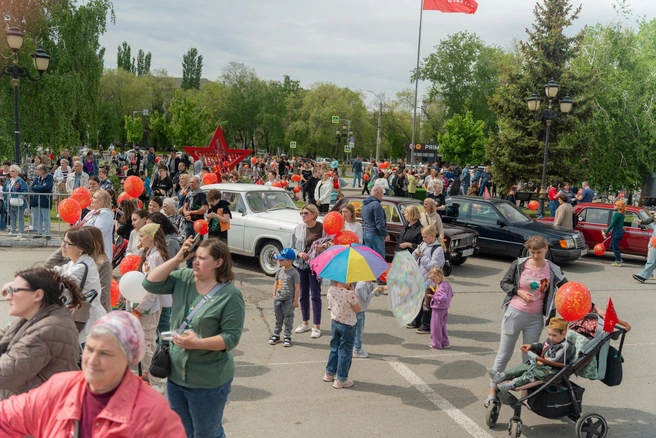 Зонтик, кстати, пригодился — утром в некоторых районах автограда накрапывал дождь | Источник: Администрация Тольятти
