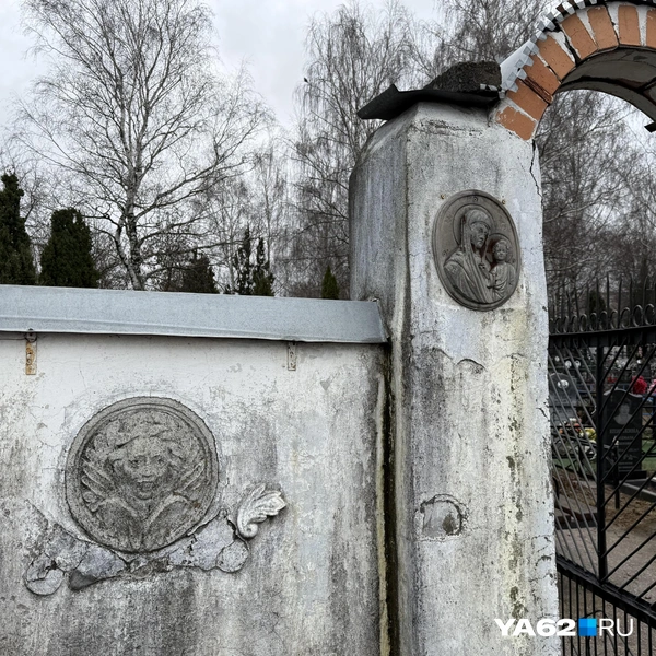 Местное кладбище однозначно заслуживает внимания альтернативного краеведа | Источник: Сергей Петунин / YA62.RU