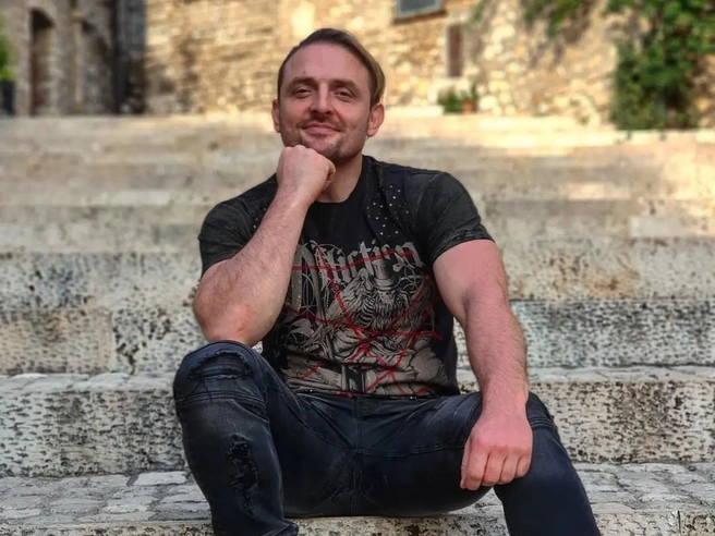 «Мне можно чуть больше»: психолог нашел оправдание загулам Запашного от жены | Источник: askoldzap / Instagram (экстремистская организация, деятельность запрещена на территории РФ)