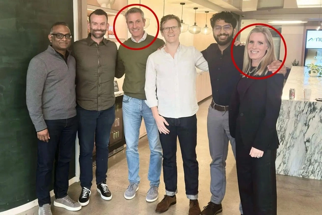 Байрон и Кэбот на рабочей фотографии. Их лица обвело издание New York Post | Источник: Bain Capital Ventures