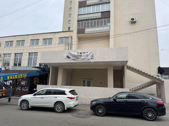 Собственную вывеску ресторан временно закрыл | Источник: Кирилл Шапров