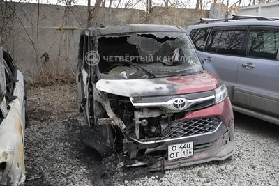 Мужчина погиб при пожаре автомобилей в Екатеринбурге