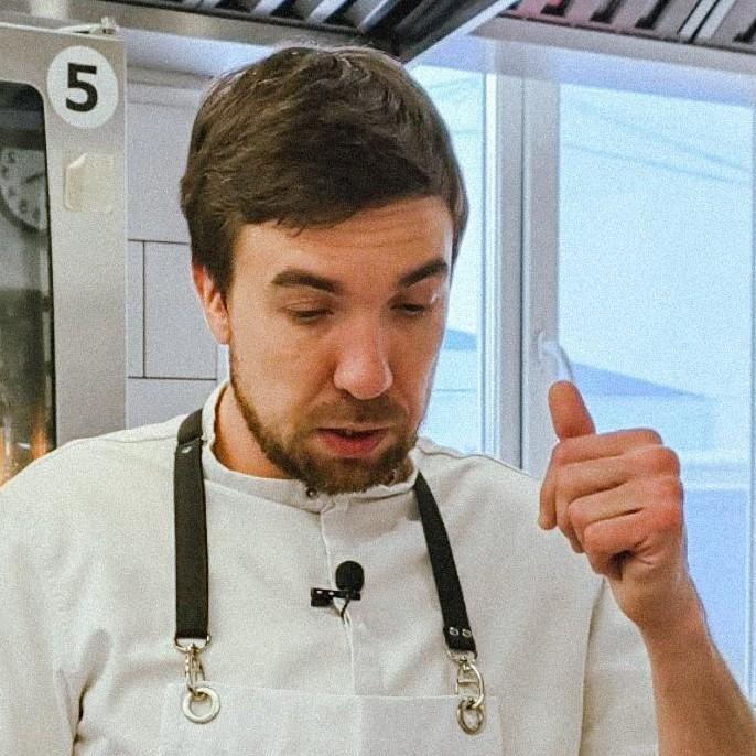 <p>Максим Кулешов</p>