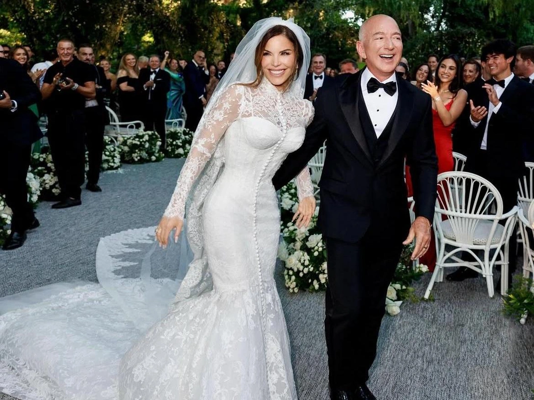 Джефф Безос и Лорен Санчес поженились — первые фото свадебной церемонии | marieclaire.ru