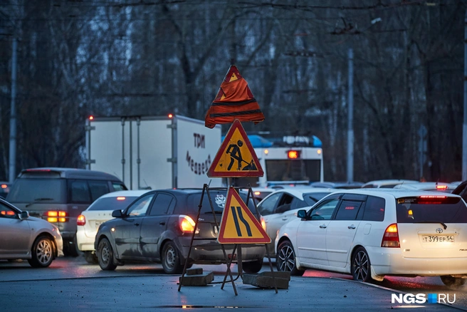 Ещё до 8 часов утра новосибирские дороги «покраснели» | Источник: Александр Ощепков / NGS.RU